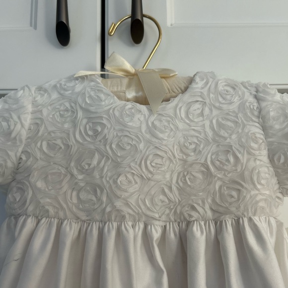 NWOT beautiful Christening gown - Picture 2 of 9